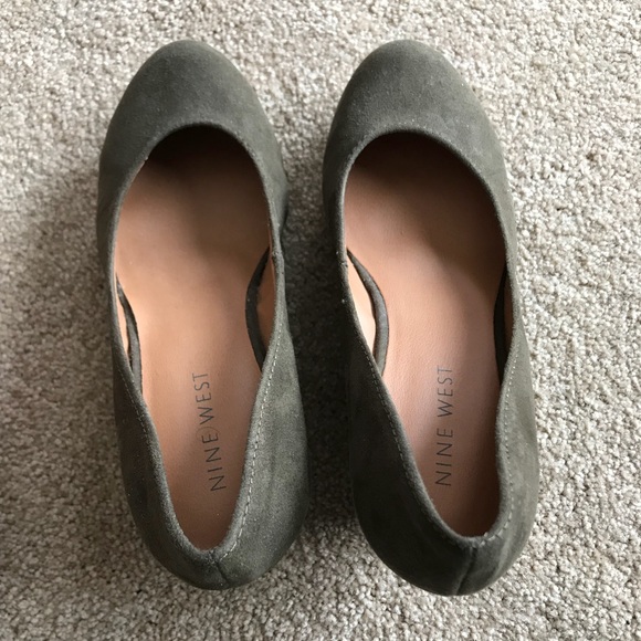 Nine West Olive Wedges - Picture 2 of 4